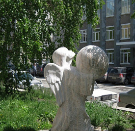 Памятник ангелу-хранителю 