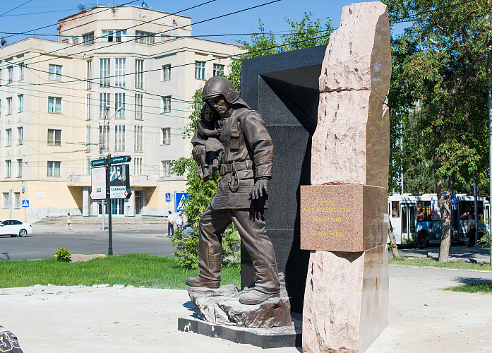 Памятник героям мирного времени, пожарным и спасателям №1