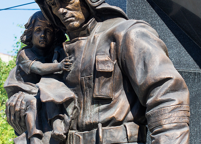 Памятник героям мирного времени, пожарным и спасателям №2