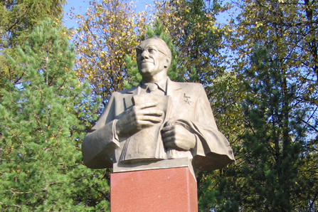 Памятник М.А. Лаврентьеву №2