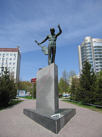 Памятник Высоцкому и Аллея бардов
