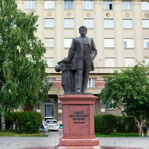 Памятник архитектору А.Д. Крячкову