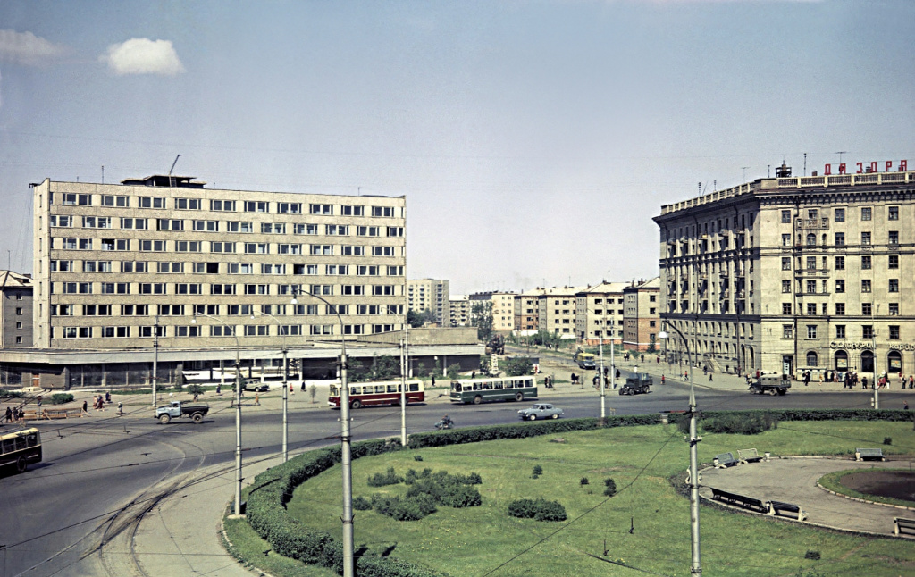 Площадь Калинина. Открытка 1970-х годов.