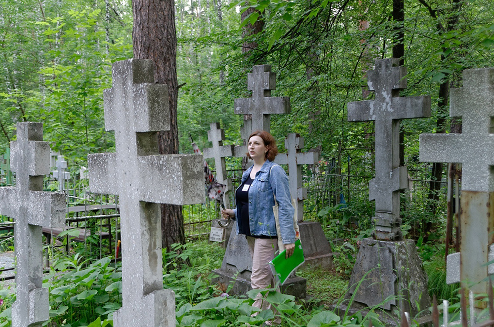 На Заельцовском кладбище