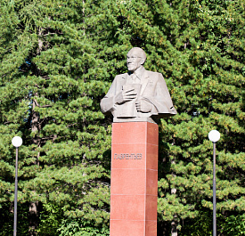 Памятник М.А. Лаврентьеву