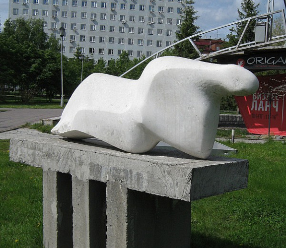 Памятник лежачей абстракции 