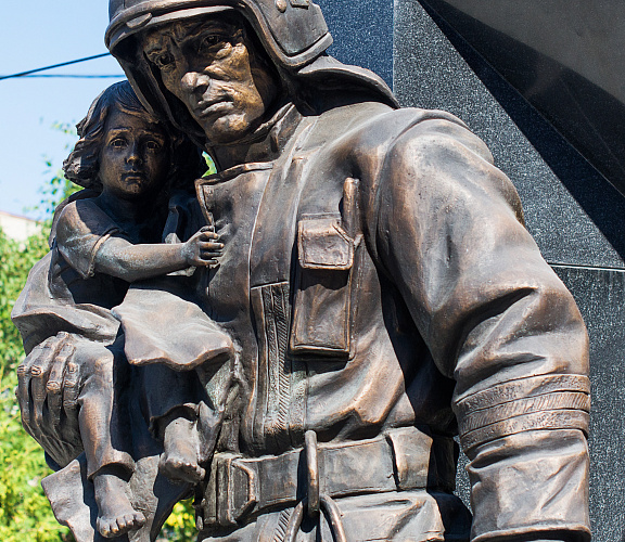 Памятник героям мирного времени, пожарным и спасателям
