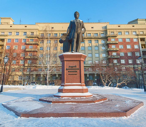 Памятник архитектору А.Д. Крячкову
